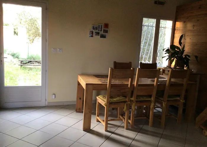 Belle Avec Piscine Vila